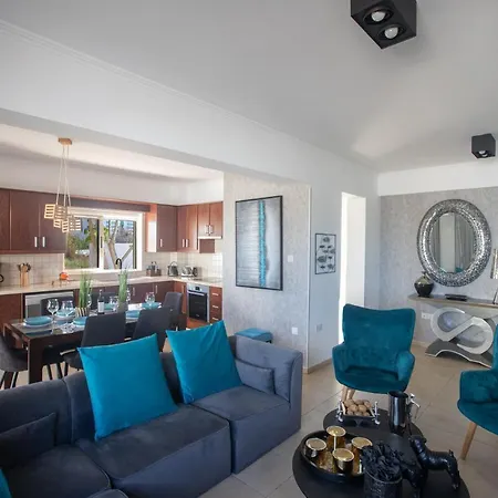 Tonia Seaview Villa