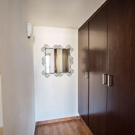 Tonia Seaview Willa *