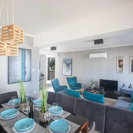 Tonia Seaview Villa *