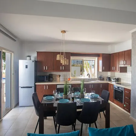 Tonia Seaview Villa *