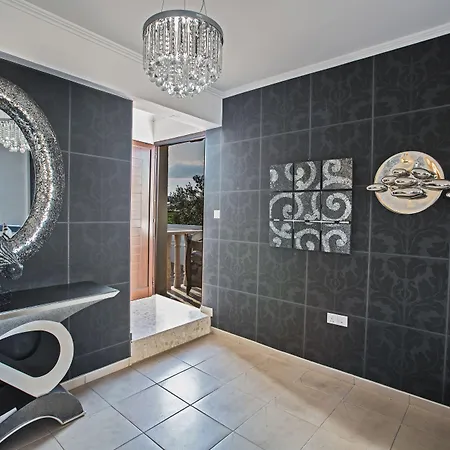 Tonia Seaview Villa *