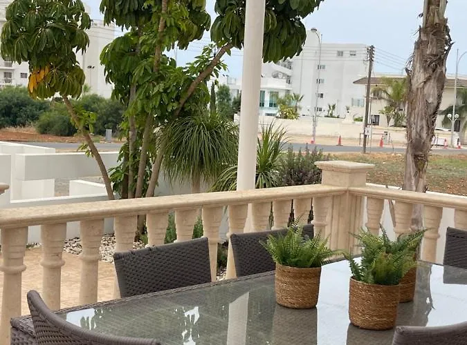 Vila Tonia Seaview Protaras