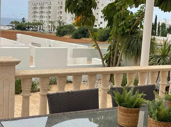 Tonia Seaview Vila *