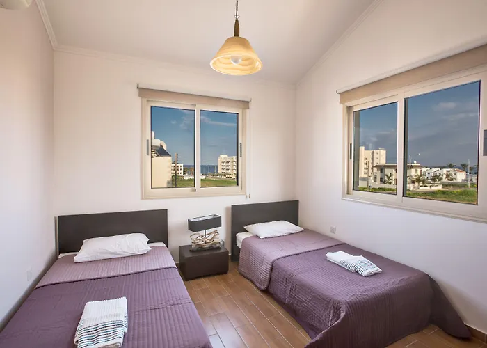 Tonia Seaview Vila Protaras