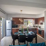 Tonia Seaview Villa *